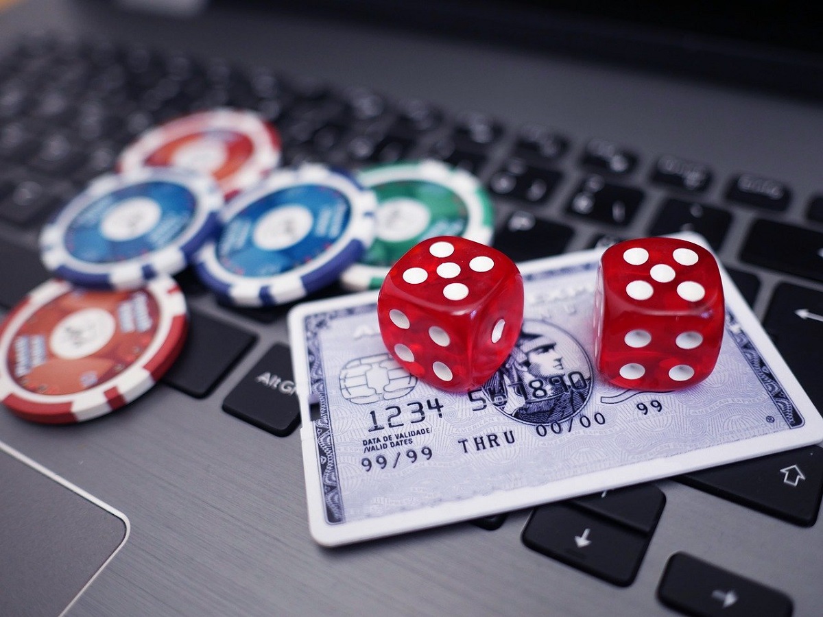 World of Online Gambling 6 Tips to Follow on Your First Try